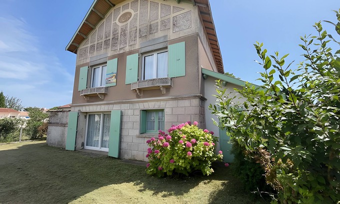 Le Chateau-d'Oleron Casa | Casa de vacaciones 'Villa Nicette' con terraza, jardín privado y balcón