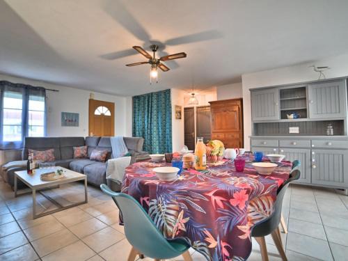 Saint-Pierre-d'Oleron Casa | Holiday Home Montcalm by Interhome