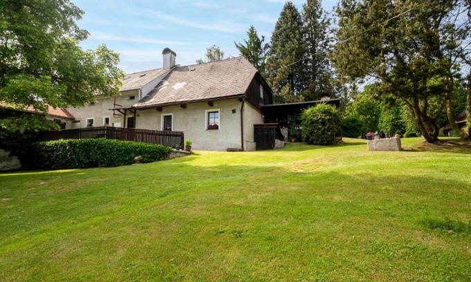 Bela nad Radbuzou Casa | Holiday Home Újezd Svatého Kříže by Interhome