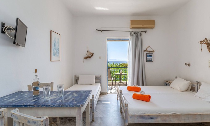 Kipri Casa | Casa de vacaciones '1 Kypri Seaview Perasma Studio' con vistas al mar, Wi-Fi y aire acondicionado
