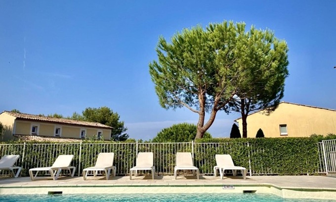 Mallemort Casa | Casa con jardín, terrazas, piscinas y parking, 6 personas, Provence