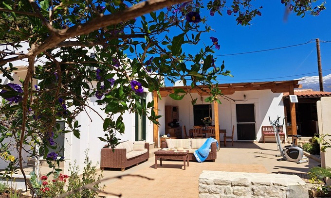 Kokinos Pirgos Casa | Casa de vacaciones a pocos pasos de la playa.