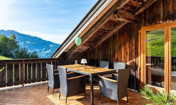 Hainzenberg Casa | Holiday Home 'A Nett’s Nest' with Mountain View, Shared Terrace and Wi-Fi