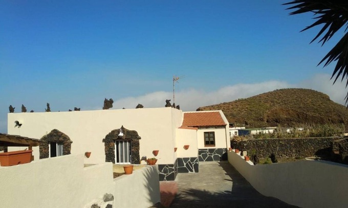 Mocanal Casa | Casa de vacaciones 'Aguarijo' con vistas al mar, terraza privada y jardín privado
