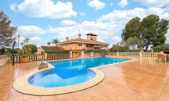 Puntiro Casa | Casa de vacaciones 'Alegria' con vistas a la montaña, piscina privada y Wi-Fi