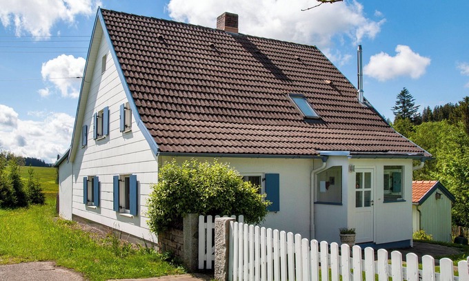 Altusried Casa | Casa de vacaciones 'Allgäuperle Mit Hauskater Moritz' con terraza privada, jardín privado y Wi-Fi