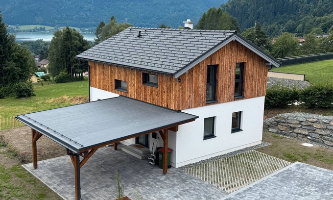 Bodensdorf Casa | Casa de vacaciones 'Almrausch' con vistas al lago, terraza privada y Wi-Fi