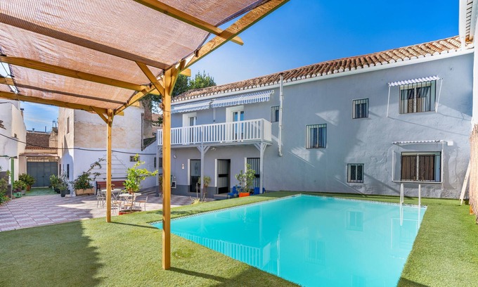 Otura Casa | "Alojamientos Sierra Nevada Viva" con vistas a la montaña, piscina compartida y Wi-Fi