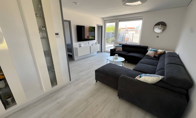 Hage Casa | Holiday Home 'Am See' with Private Garden and Wi-Fi