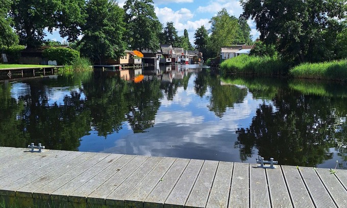 Guestrow Casa | Holiday Home 'Am Wasser, Bootshaus' with Private Terrace
