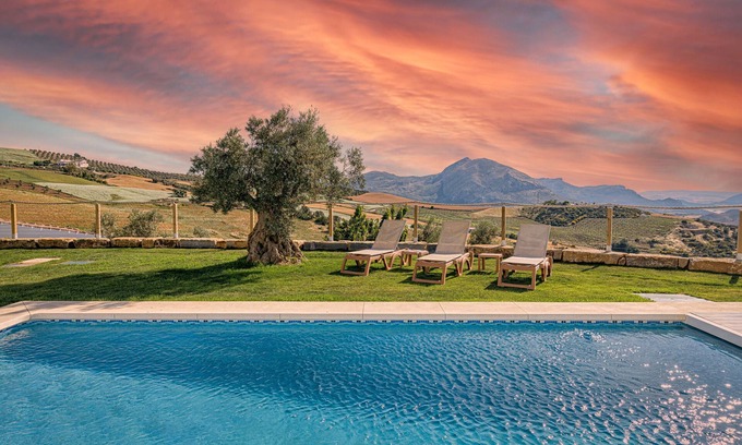 Antequera Casa | Casa Vacacional 'Antequera' con Vista a la Montaña, Wi-Fi y Aire Acondicionado