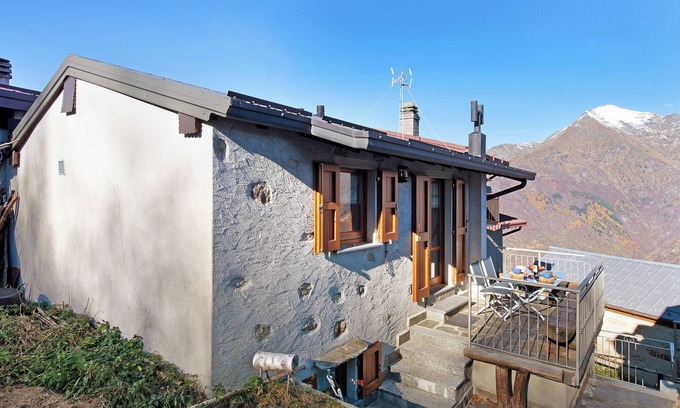Paglio Casa | Casa de vacaciones "Baita Margherita" con vistas a la montaña y terraza privada