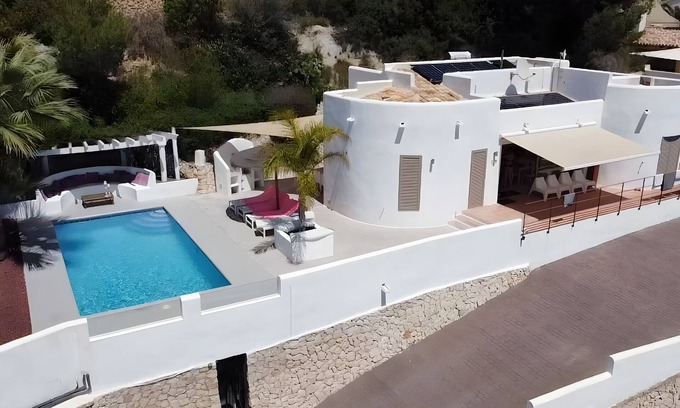 Benimeit Casa | Casa Vacacional 'Beautiful Ibiza Style Moraira' con Vista al Mar, Wi-Fi y Aire Acondicionado