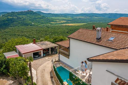 Golubici Casa | Holiday Home Belveder Motovun with heated pool