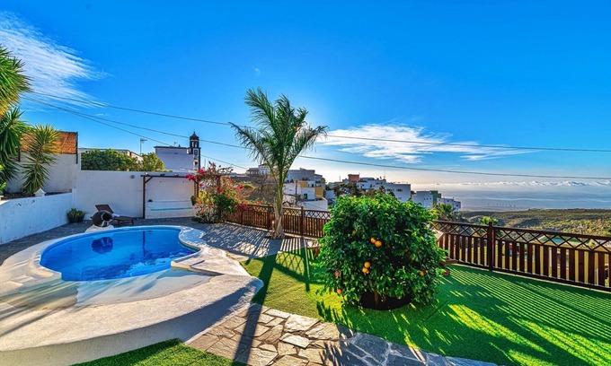 Villa de Arico Casa | Casa de vacaciones "Bernarda" con piscina climatizada, vistas al mar, piscina privada y Wi-Fi