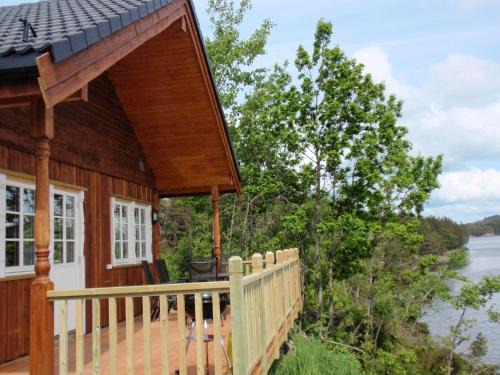 Tysnes Casa | Holiday Home Blåbærhytta by Interhome