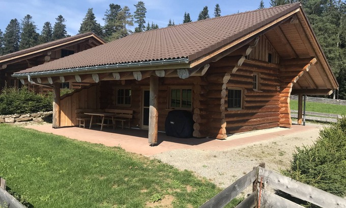 Glatten Casa | Casa de vacaciones 'Blockhaus Almhütte Wiesenglück' con terraza privada, jardín privado y wifi
