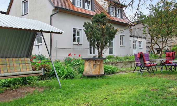 Steinsfeld Casa | Casa de vacaciones 'Blumenstock' con terraza privada, jardín privado y Wi-Fi