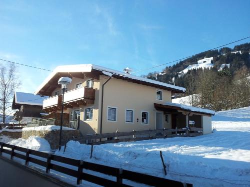 Moosen Casa | Holiday Home Brixen near Skiwelt Slopes