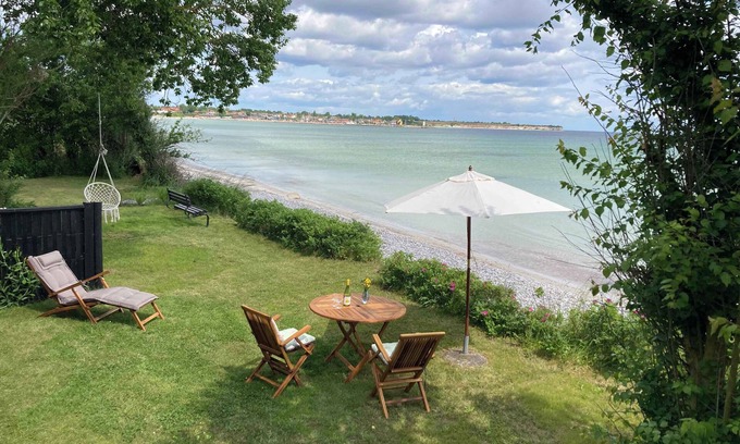 Rodvig Stevns Casa | Holiday home by the water in Rødvig, Stevns