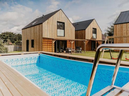 Nadole Casa | Holiday Home by Lake arnowieckie with Jacuzzi