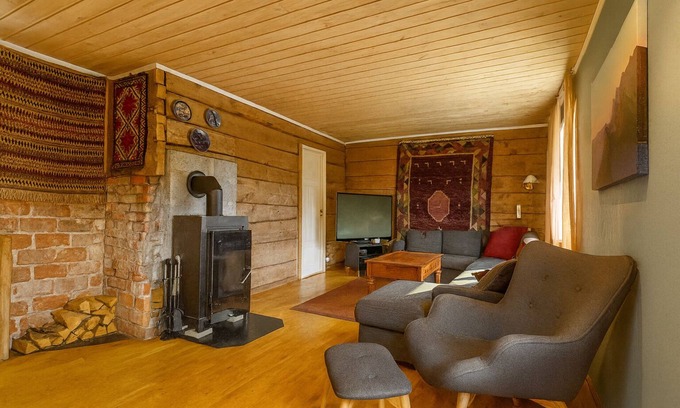 Botnhamn Casa | Holiday home by the sea with sea views, full kitchen and good wi-fi