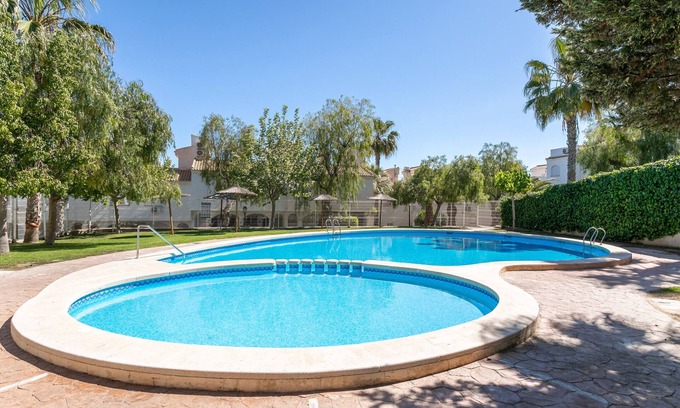 Los Arenales del Sol Casa | Casa de vacaciones 'Casa en la Playa con Piscinas V' con piscina compartida y aire acondicionado
