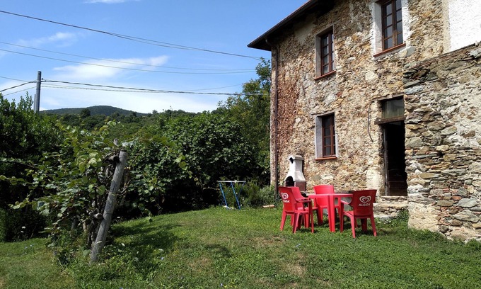 Osiglia Casa | Casa de vacaciones 'Ca' Rionda' con vistas a la montaña, jardín privado y Wi-Fi