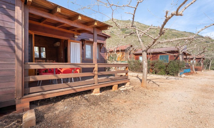 Barx Casa | Casa de vacaciones 'Cabaña Madera B' con vistas a la montaña, Wi-Fi y aire acondicionado