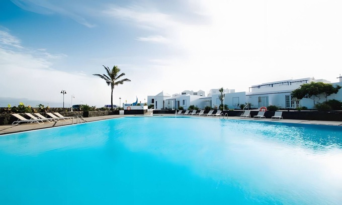 Arrieta Casa | Casa Vacacional 'Caleta Campos Bungalows' con Vista al Mar, Piscina Compartida y Wi-Fi