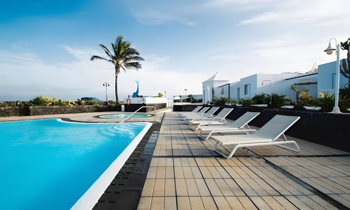 Arrieta Casa | Casa Vacacional 'Caleta Campos Bungalows' con Vista al Mar, Piscina Compartida y Wi-Fi
