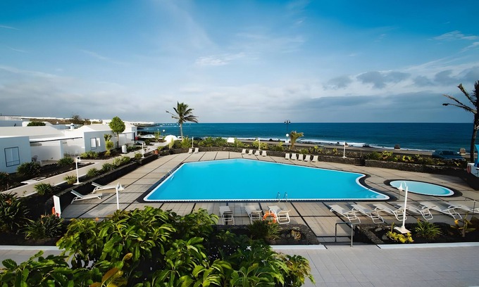 Arrieta Casa | Casa Vacacional 'Caleta Campos Bungalows' con Vista al Mar, Piscina Compartida y Wi-Fi