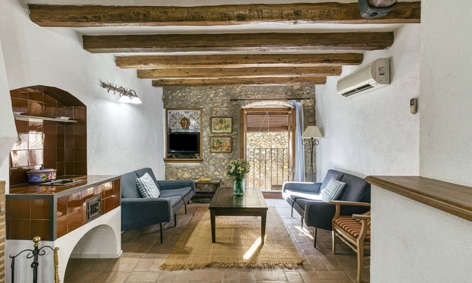 Montiro Casa | Casa de vacaciones 'Can Roca' con terraza privada, Wi-Fi y aire acondicionado