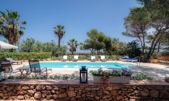 La Savina Casa | Holiday Home 'Can Tamarix' with Private Pool, Wi-Fi and Air Conditioning