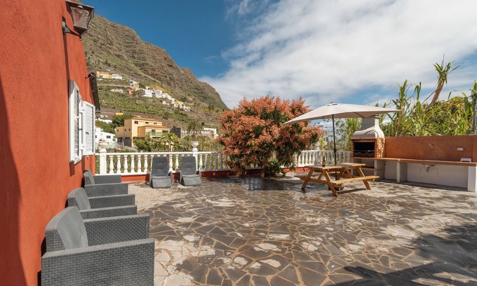 Hermigua Casa | Casa de vacaciones 'Carlos' con vistas a la montaña, Wi-Fi y aire acondicionado
