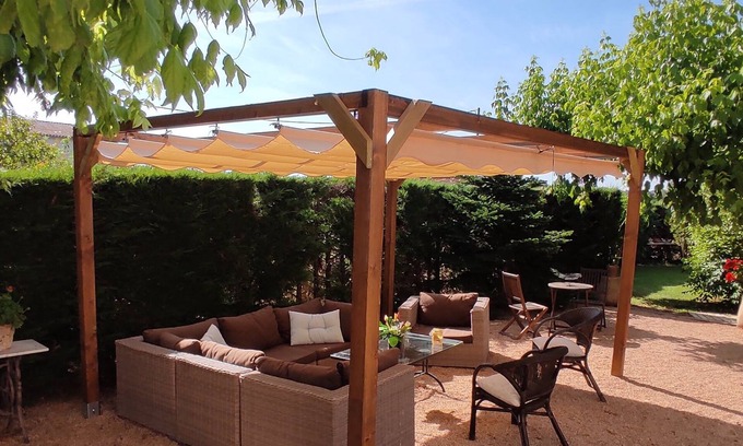 Vilobi d'Onyar Casa | Casa de vacaciones "Casa Rural Can Abres" con piscina, jardín y Wi-Fi