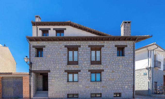 Villacastin Casa | Casa de vacaciones 'Casa Alval' con vistas a la montaña, Wi-Fi y aire acondicionado