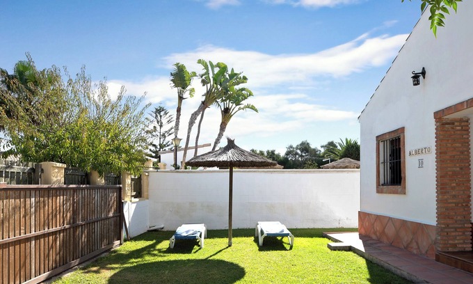 Zahora Casa | Casa de vacaciones "Casa Alberto" En la playa con terraza, jardín y Wi-Fi