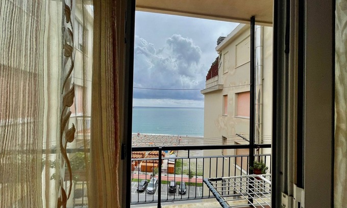 Vado Ligure Casa | Casa de vacaciones Casa Conchiglia con vistas al mar y balcón