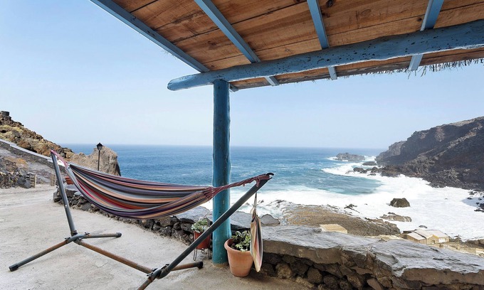 Valverde Casa | Casa de vacaciones 'Casa Cueva El Pozo' con vistas al mar, terraza privada y jardín privado