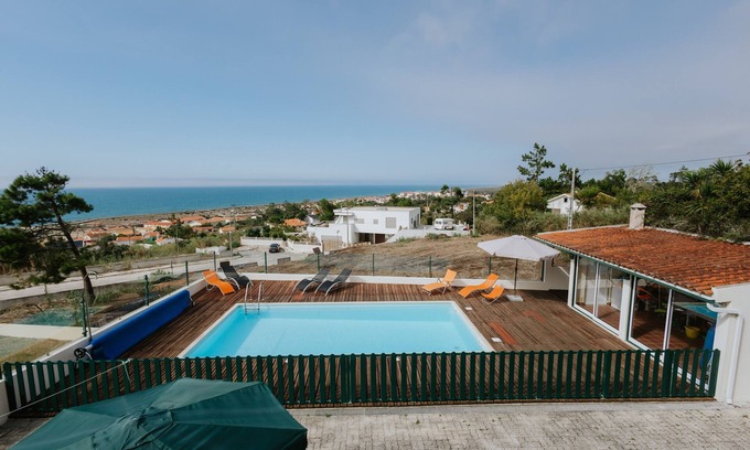 Quiaios Casa | Casa de vacaciones 'Casa Das Camarinhas' con vistas al mar, piscina privada y Wi-Fi