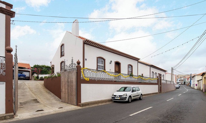 Porto Judeu Casa | Casa de vacaciones 'Casa Das Rosas' con vistas al mar, terraza privada y Wi-Fi