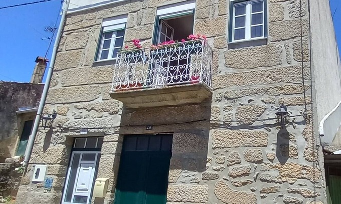Mangualde Casa | Casa de vacaciones 'Casa Da Montanha' con vistas a la montaña, Wi-Fi y aire acondicionado