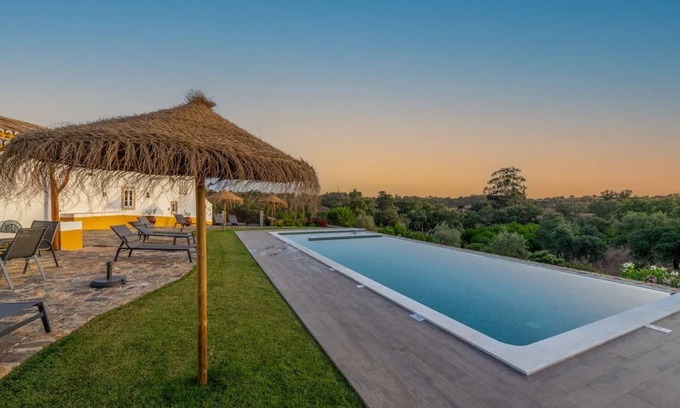 Loule Casa | Casa de vacaciones 'Casa Do Poço - Vale Luís Neto' con vistas a la montaña y aire acondicionado