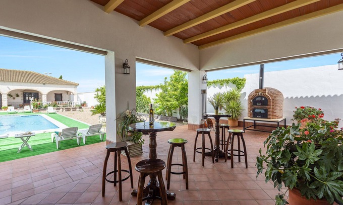 La Lantejuela Casa | Holiday Home 'Casa Rural Villa Cerro De Mena' with Pool, Garden, Terrace & Wi-Fi