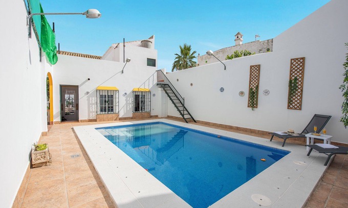 La Lantejuela Casa | Casa de vacaciones 'Casa Rural Berraquero' con piscina, terraza y Wi-Fi