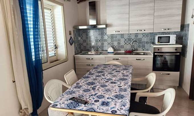 Triscina Casa | Holiday Home 'Casa Del Mare' with Wi-Fi and Air Conditioning
