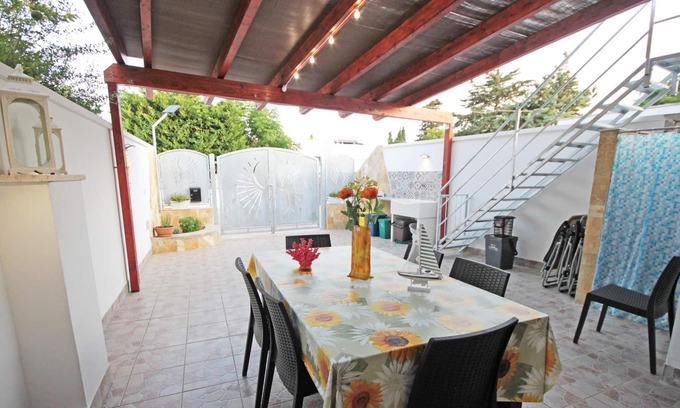 La Strea Casa | Holiday Home Casa Sandrina with Sea View, Garden, A/C & Wi-Fi