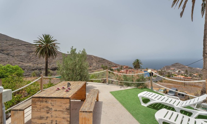 Alojera Casa | Casa de vacaciones 'Casa Las Niñas' con vistas al mar, terraza privada y Wi-Fi