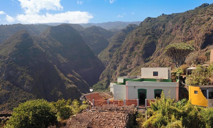 El Tablado Casa | Casa de vacaciones "Casa Mirador El Topo" con vistas al mar, terrazas privadas y Wi-Fi